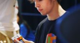 ¿Cómo un chico de 15 años resuelve un Cubo Rubik en 5.2 segundos?